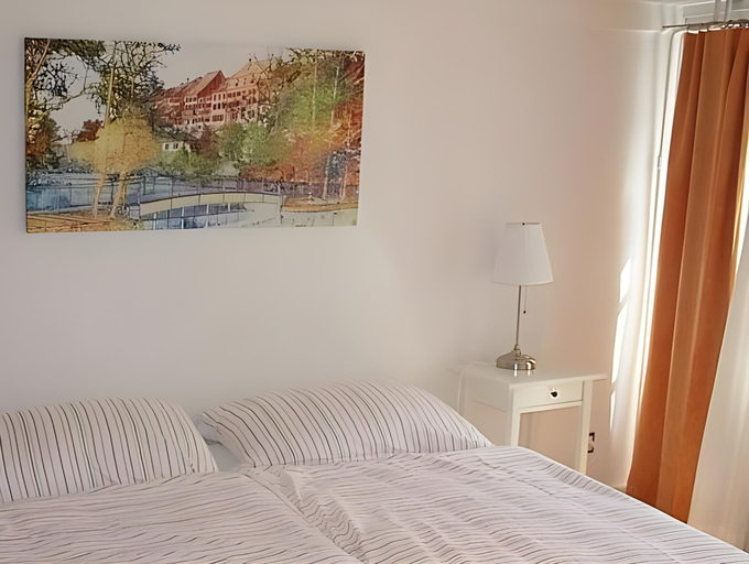 Bedroom 2, Bett am Weiher, Wil