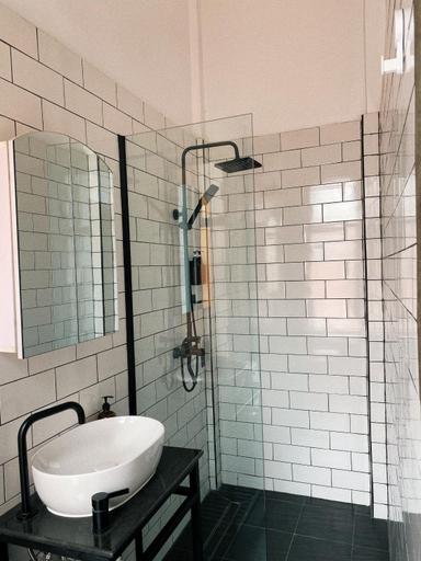 Bathroom 2, Sundays Café & Vegan Hotel, Phnom Penh