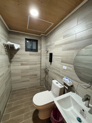 Bathroom 3, Royal  Court B&B, Pingtung