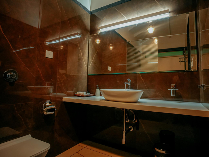 Bathroom, Kireina Wellness Resort, Satara