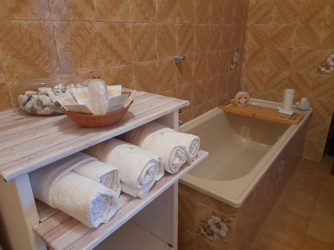 Bedroom 3, Agriturismo La Ruota, Cuneo