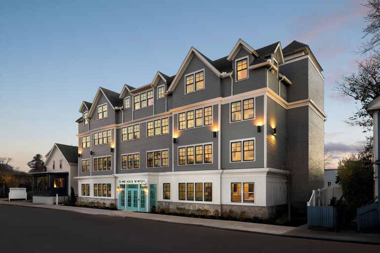 Exterior & Views