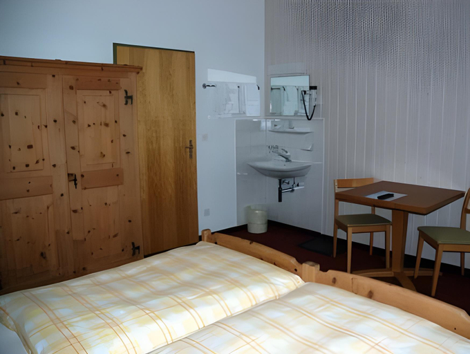 Bedroom 2, Hotel Bundnerhof, Prättigau/Davos
