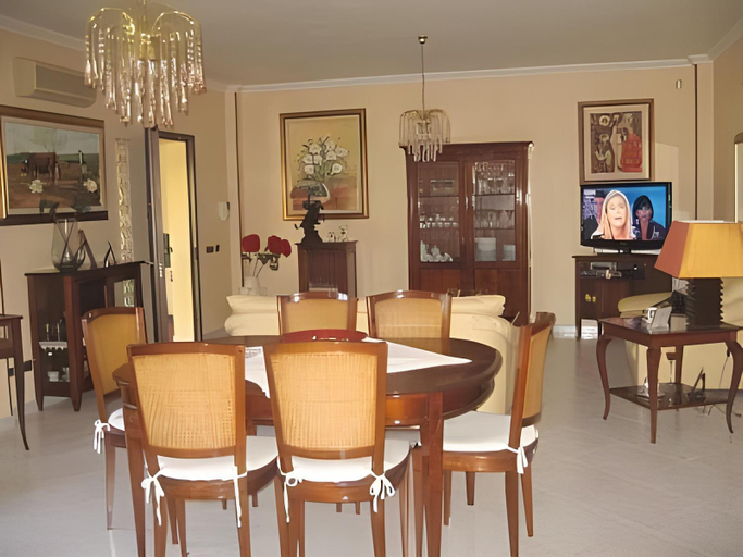 Food & Drinks 4, Villa Graziosa, Cagliari