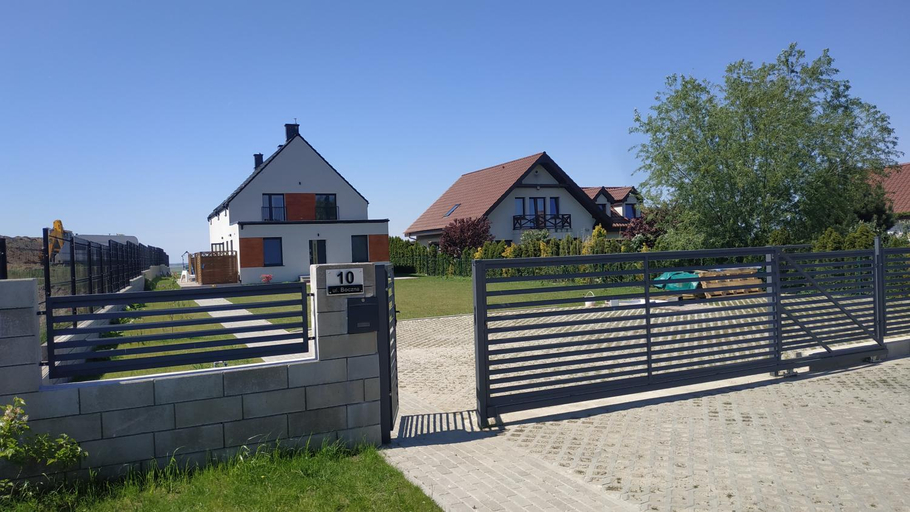 Others 3, Dom na Klifie, Kamień