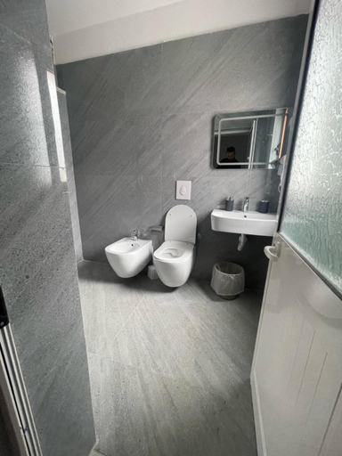 Bathroom 2, Hotel Villa Ferrari, Tirana