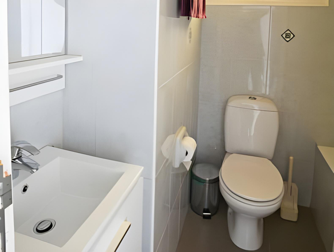 Bathroom 3, Sun & Sea Seaview Apartment