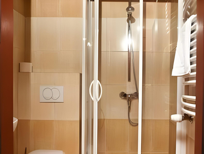 Bathroom 4, Gospoda Pazibroda, Maków