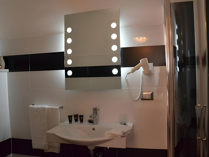 Bathroom 3, Sweetdreams Placa Civica, Sassari