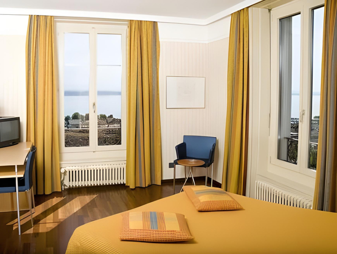 Others 4, Hotel Alpes & Lac, Neuchâtel