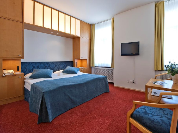 Bedroom 2, Hotel Schweizerhof St Moritz, Maloja