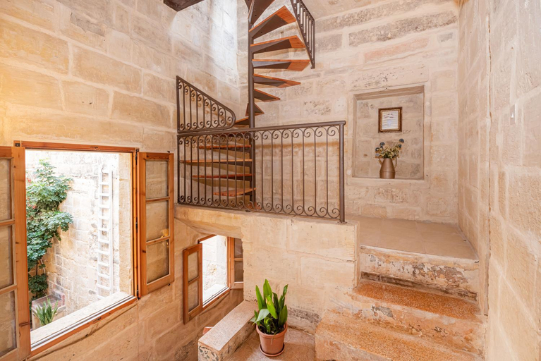 Others 5, Casa Melita