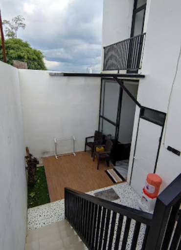 Others 2, Vila Arabella, Malang
