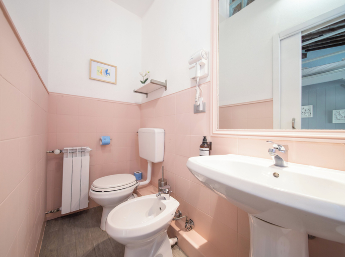 Bathroom 3, Le Casine Firenze, Florence