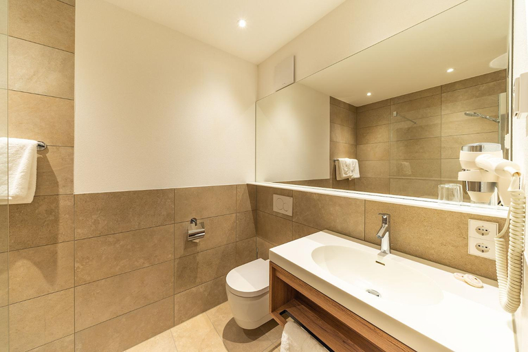 Bathroom 4, Weinhotel Pfeffer & Salz, Ortenaukreis
