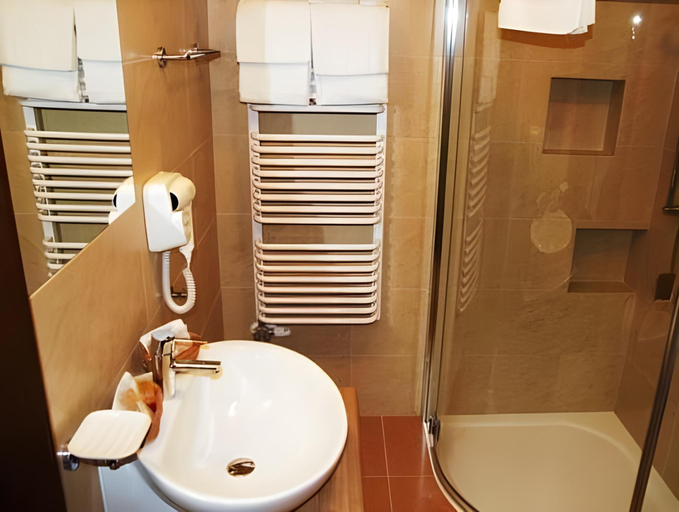 Bathroom 4, Dwor Kombornia - Folwark, Brzozów