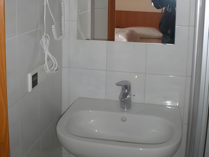 Bathroom 3, Gastehaus zur Kurve, Fürth