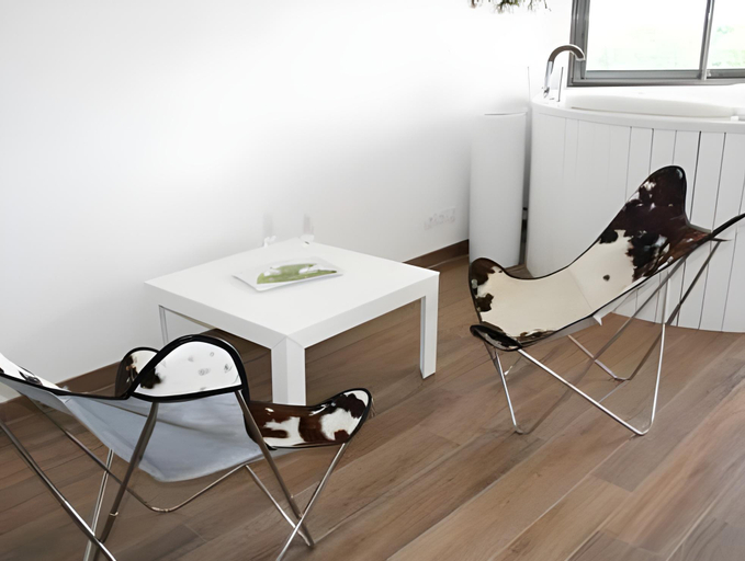 Others 5, Les Suites du Saint Nazaire - Les Balcons de la Cite, Aude