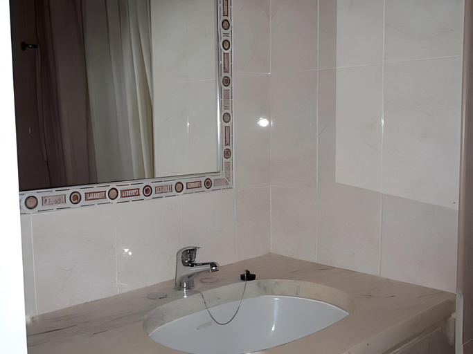 Bathroom 3, Edificio Albufeira Apartamentos A. Local - Albuturismo Lda, Albufeira