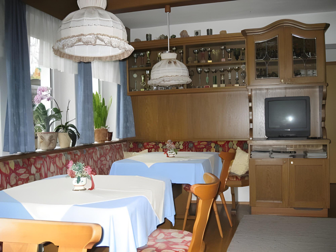 Others 4, Haus Kristall, Imst