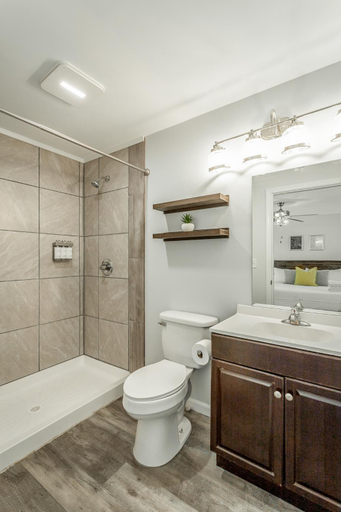 Bathroom 3, 01 The Eames Suite - A PMI Scenic City Vacation Rental, Hamilton