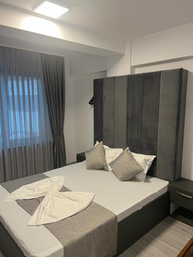 Others 5, Partizan Resort, Eselnita