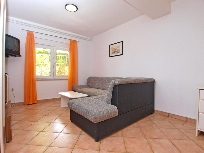 Others 5, Apartment 1346, Pula