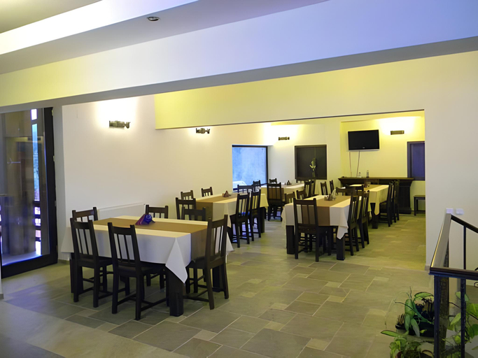 Food & Drinks 5, Pensiunea Smida Park, Belis