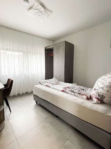 Bedroom 2, Hotel Löwenstein, Gießen