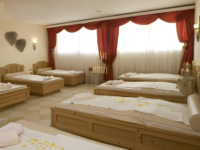 Bedroom 2, Hotel Brugger, Innsbruck Land