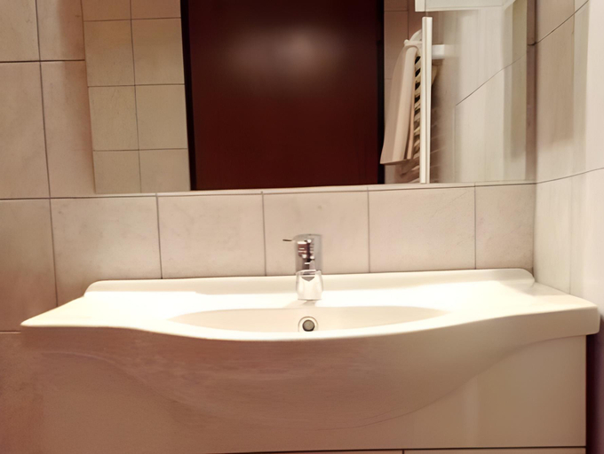 Bathroom 2, Landgasthof Seyrlberg, Urfahr Umgebung