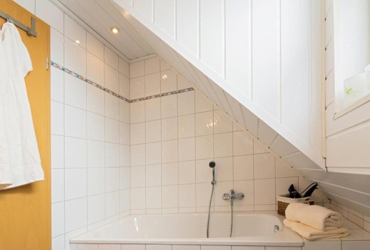 Bathroom 2, Waterkant Comfortable holiday residence, Aurich