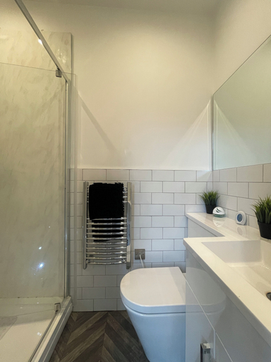 Others 2, Stylish City Center 2 BR Retreat, Sheffield