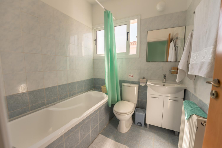Bathroom 1, Villa Marina