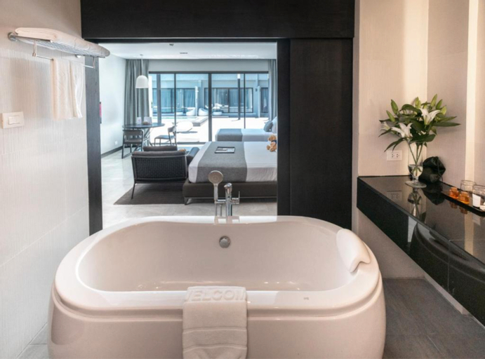 Bathroom 14