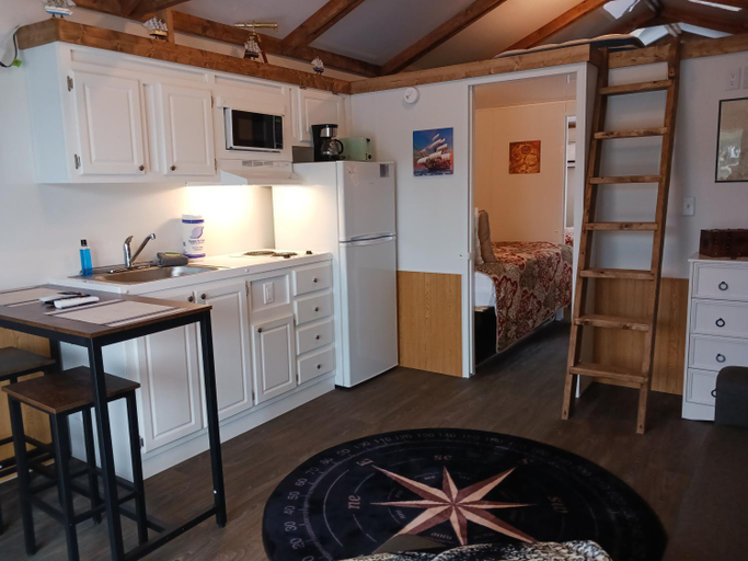 Others 5, Treasure Harbor, Monroe