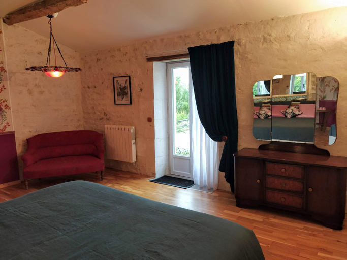 Bedroom 2, Gite Modes et Cafe, Charente-Maritime