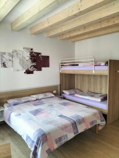 Others 4, B&B Al Portico, Trento