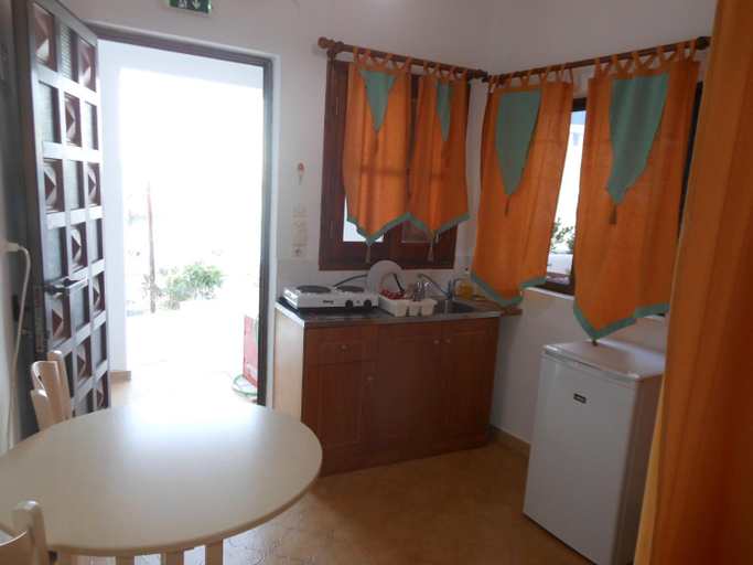 Others 4, Gyrouli Studios, South Aegean