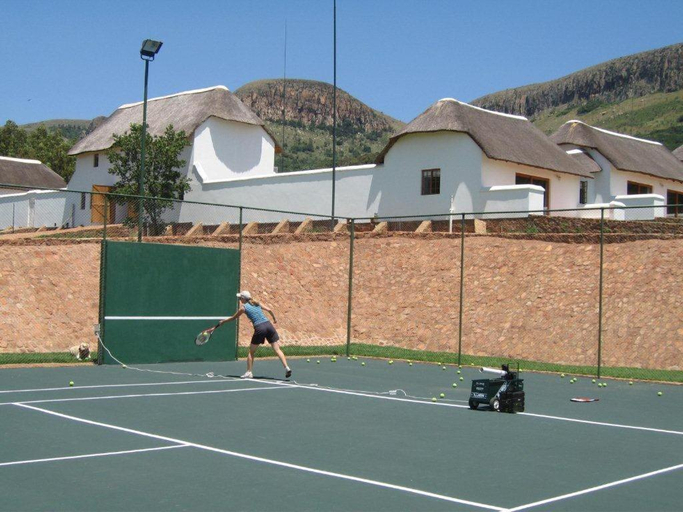 Tennis court 4, Steynshoop self-catering Valley Lodge, West Rand