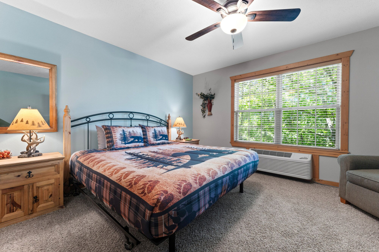 Bedroom 3, Sbl103a -magnolia Moon 1 Bedroom Cabin, Stone