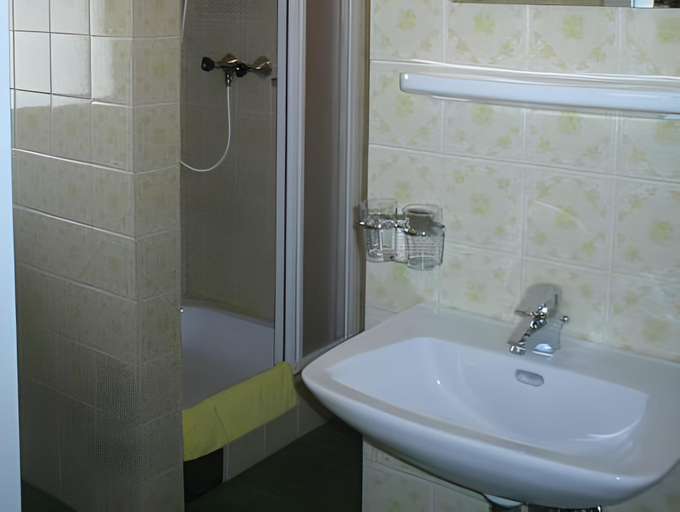 Bathroom 2, Alpina Appartements, Reutte