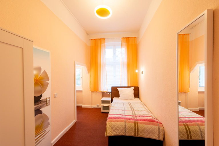 Others 4, Hotel Pension Dahlem, Berlin