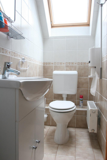 Bathroom 4, Elet es Energia Egeszsegjavito Szalon, Ceglédi