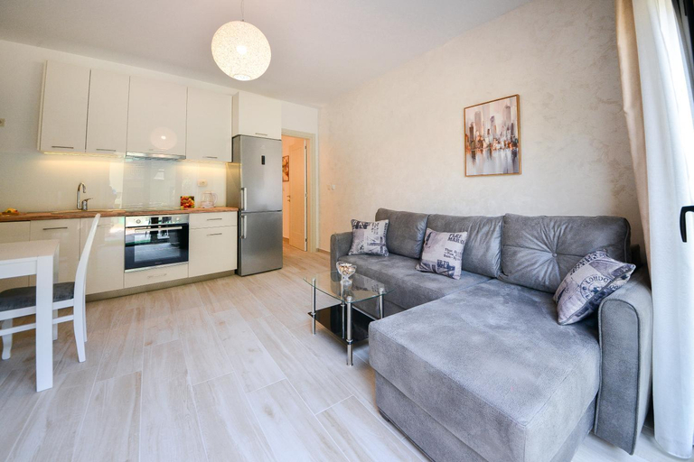 2, Brand New Apartments - free parking