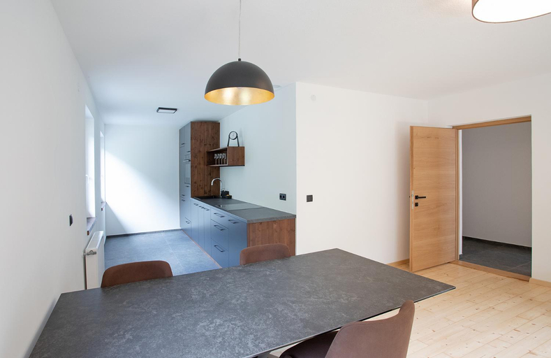 Others 4, Apartments Vorhofe, Bolzano