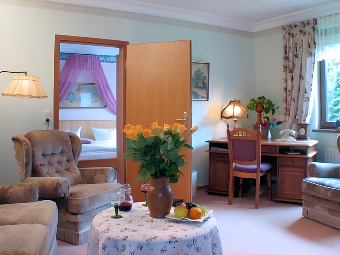 Bedroom 3, Landhotel Zur Schmiede, Mecklenburgische Seenplatte