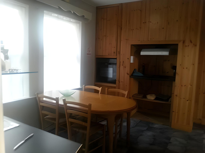 Others 4, Eask View Dingle - Room Only