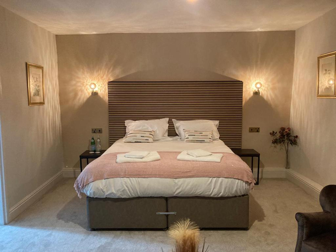 Bedroom 2, Woodborough Hall, Nottinghamshire