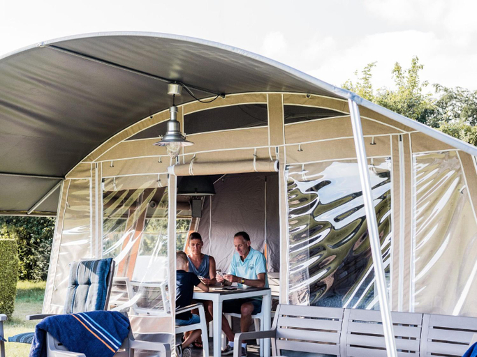 Food & Drinks 5, Nice tent lodge in a holiday park, Mersch